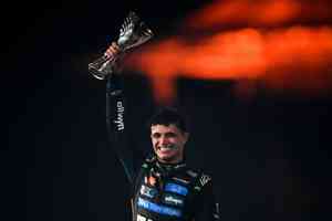 F1收官：羅禮士得償所願 加冕車手總冠軍