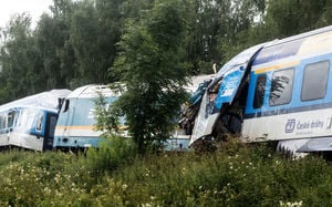 捷克兩火車相撞 至少3死58傷