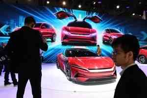 中國高端消費低迷 中共驟降「豪車稅」門檻