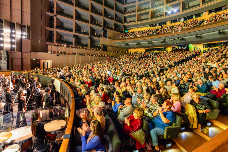「美得無法形容」 神韻法國蒙城十場全爆滿