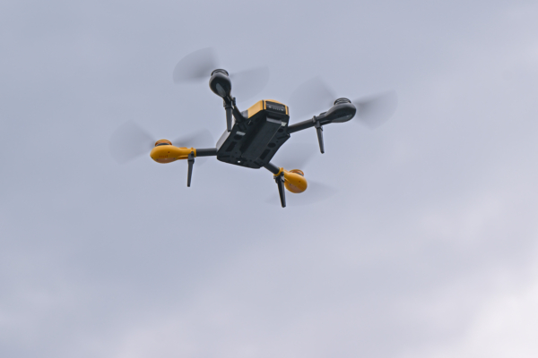 廣東無人機追捕電動車 民諷高科技成盯人工具