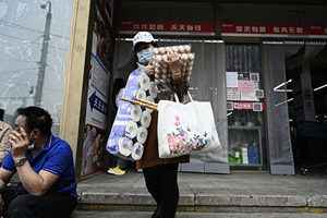 北京十一區三輪核酸檢測 民眾囤糧囤藥