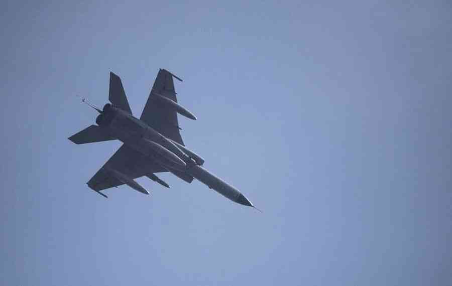 中共殲轟7異常接近自衛隊飛機 日本分析情況