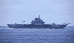 日本防衛相：中共遼寧號連日在沖繩附近演訓