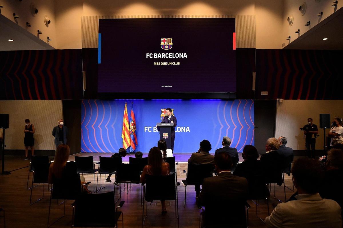 巴塞俱樂部為要離開的阿根廷巨星美斯（Lionel Messi）舉行新聞發布會。（PAU BARRENA/AFP via Getty Images）