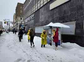 【圖輯】紐約法輪功學員風雪無阻講真相