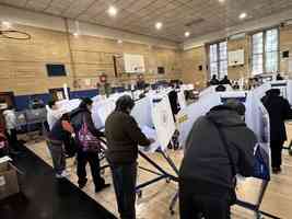 紐約選民調查:近半亞裔投曼達尼