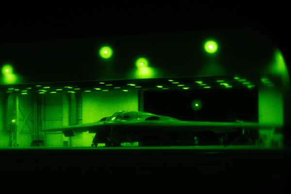 美軍B-2飛行員完成「午夜之錘」伊朗空襲任務的幕後