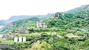 探訪水湳洞荒廢的美麗宮殿：十三層遺址