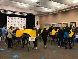 美國中期選舉｜初步結果 深藍加州或再加深