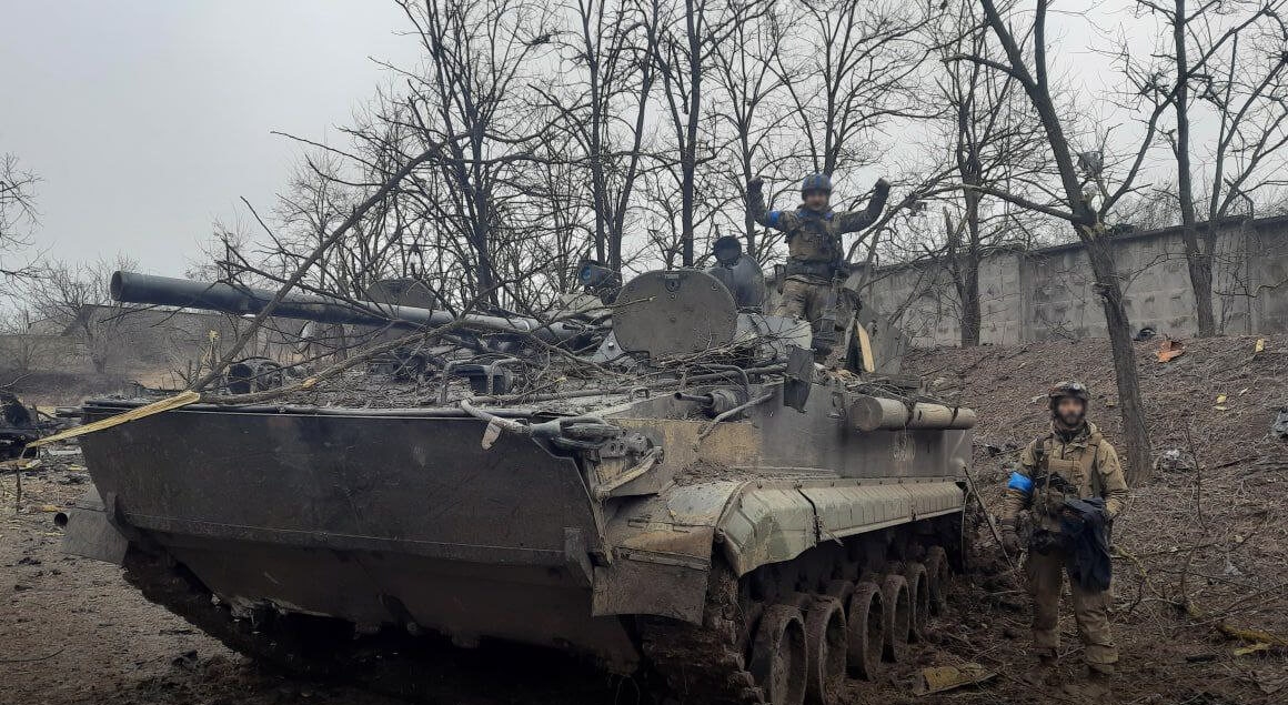 3月19日，烏克蘭軍方宣稱，在東南部城市馬里烏波爾（Mariupol）的戰鬥中，摧毀了俄軍1輛坦克、2輛裝甲和卡車。（烏克蘭國防部）
