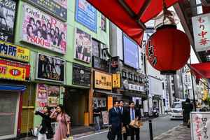 從學者到芭蕾舞演員 中國人為何移民日本