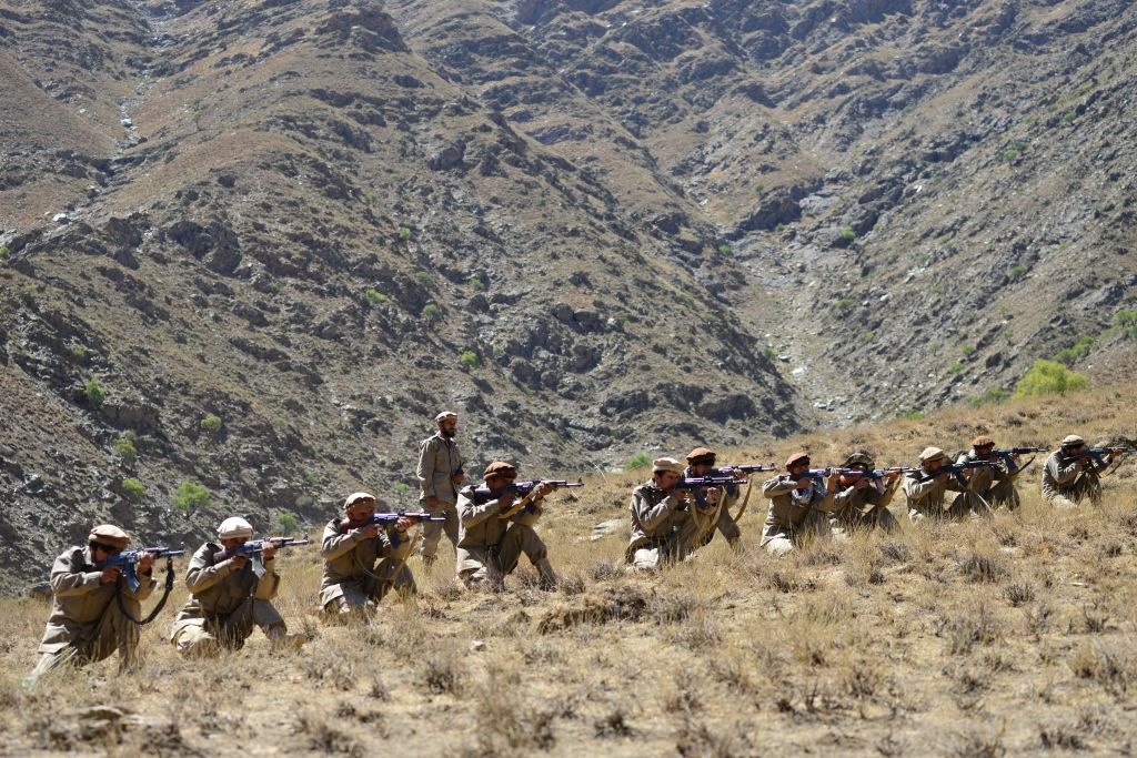 示意圖，圖為阿富汗反塔利班部隊於2021年9月2日在潘傑希爾省（Panjshir）參加軍事訓練。（AHMAD SAHEL ARMAN/AFP via Getty Images）