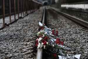 希臘火車事故致57死 站長被指控過失殺人