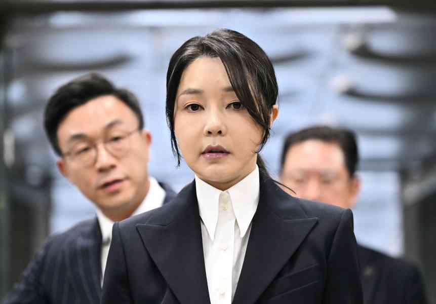 韓法院判前第一夫人受賄罪成立 判刑20個月