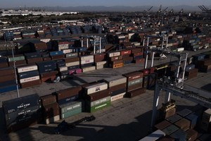 供應鏈危機 美最大貨櫃港口積壓20萬貨櫃