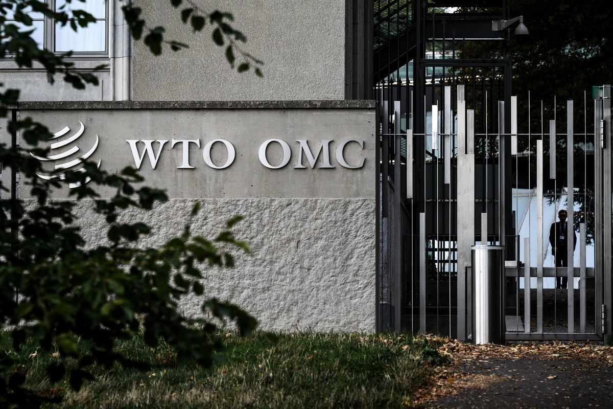 中美貿易戰線延伸到世貿組織（WTO），美國要求WTO成立爭端解決小組，審理中共相關知識產權規定及其對美國商品實施報復性關稅等，是否符合WTO規範。 （FABRICE COFFRINI/AFP/Getty Images）