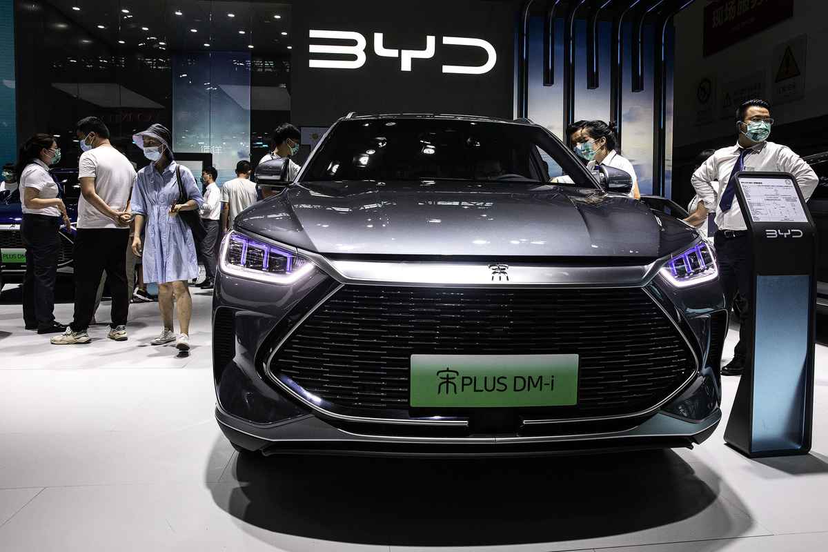 圖為2022年華中國際車展的比亞迪汽車。（Getty Images）