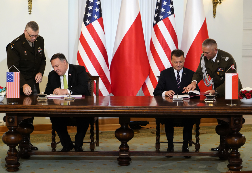 蓬佩奧訪問波蘭 簽署兩國防務協議