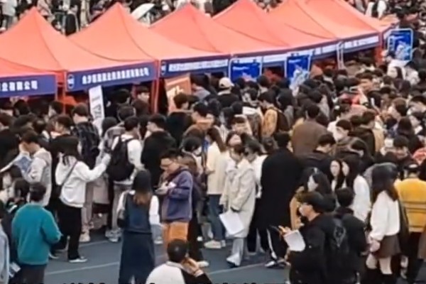 中國經濟下行「無薪試崗」在職場蔓延