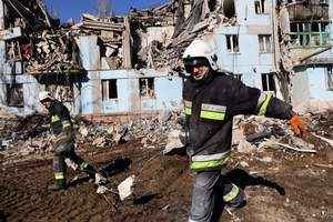 俄空襲烏克蘭擊中公寓樓 3死6傷