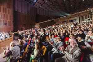 神韻演出四場全爆滿 西班牙塞維利亞劇院總監致謝