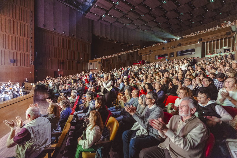神韻演出四場全爆滿 西班牙塞維利亞劇院總監致謝