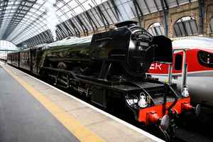 【圖輯】倫敦國王十字車站展出近百年蒸汽火車