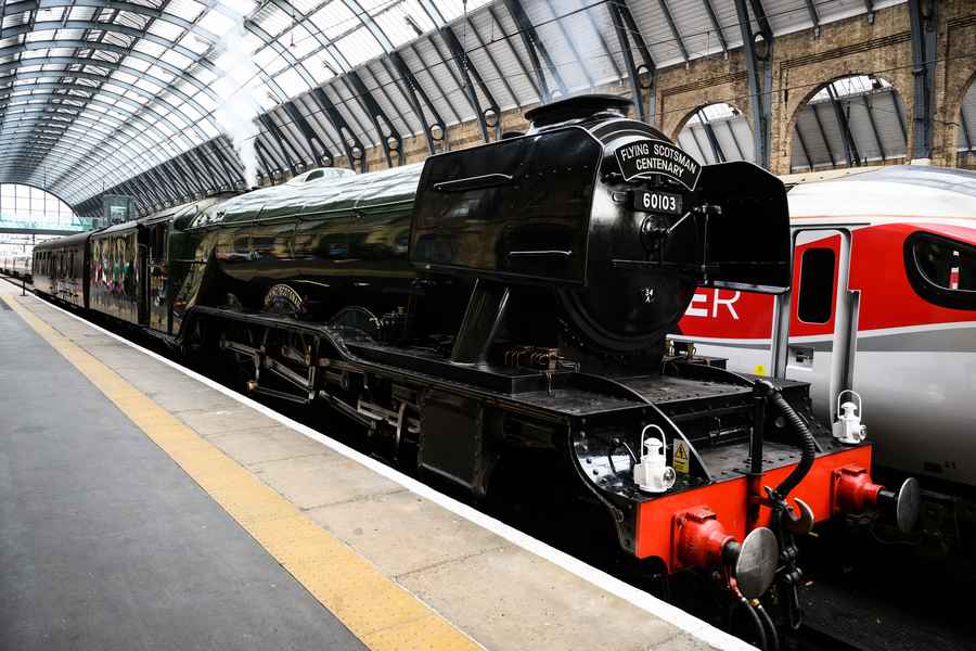 【圖輯】倫敦國王十字車站展出近百年蒸汽火車
