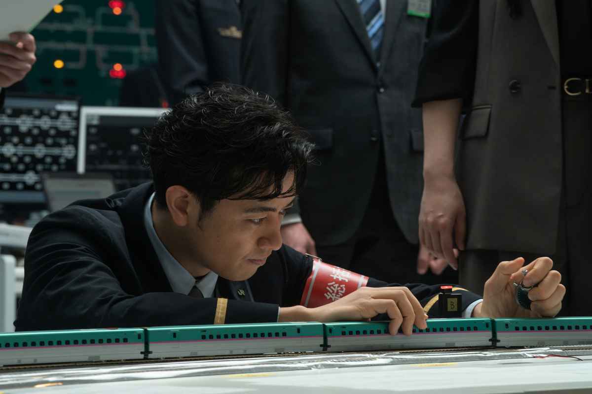 《新幹線驚爆倒數》劇照。(Netflix提供)