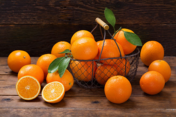 水份多、纖維多的橙子易讓人產生飽腹感。（Shutterstock）