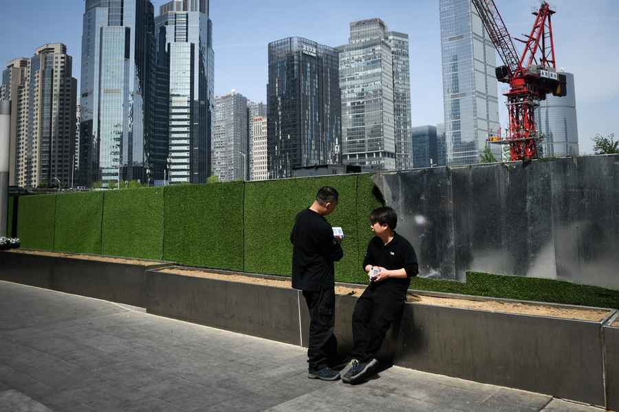 大陸建築人員晒最低工資 折射政府財政危機