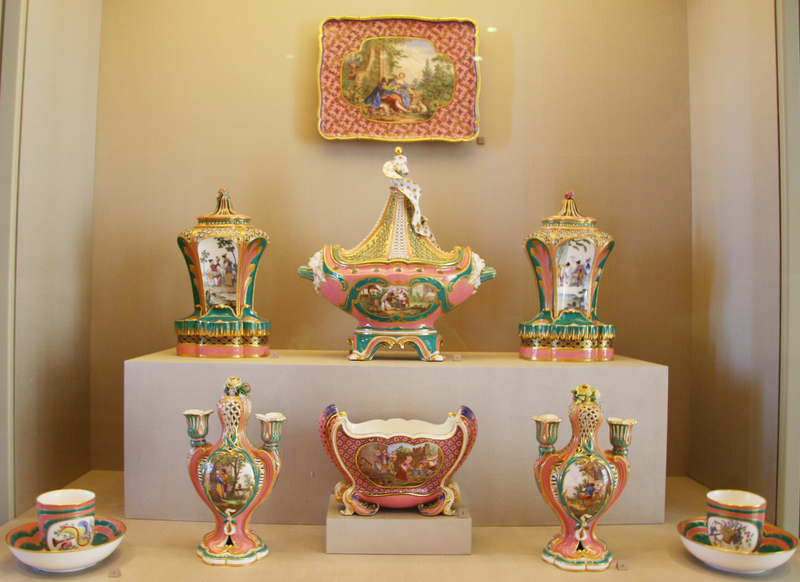 皇家陶器製品廠Vincennes出品的陶瓷珍品。 （Juliet Zhu／大紀元）