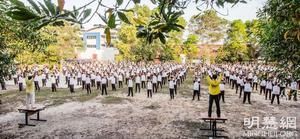 法輪大法在印尼巴丹島校園廣受歡迎