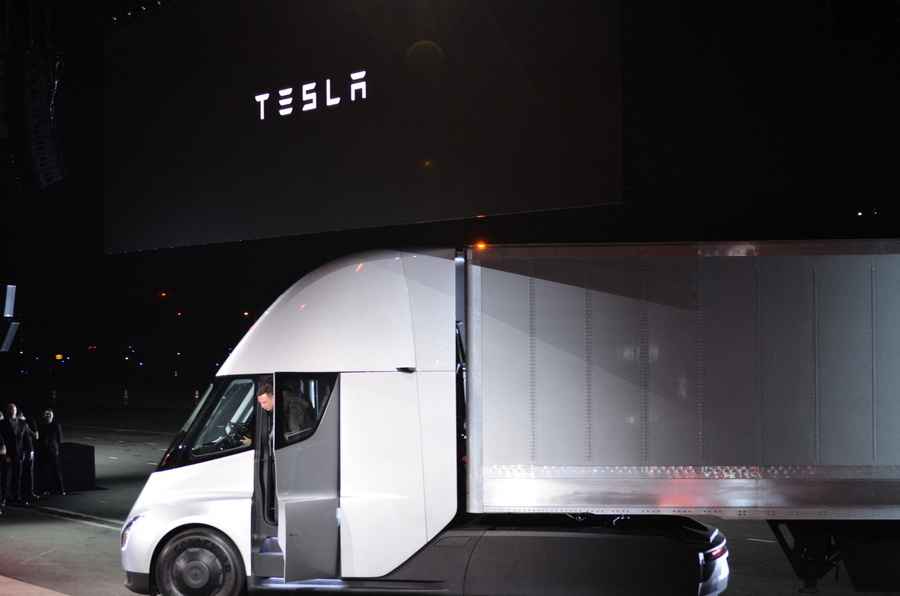 Tesla擴建內華達工廠 生產Semi卡車和電池