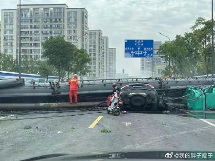 寧波打樁機砸中轎車兩死 死者傳為名企老總