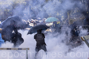 香港民調：暴力升級 港府和警方責任難逃