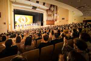 神韻東京大爆滿 議員：真善忍是普世價值