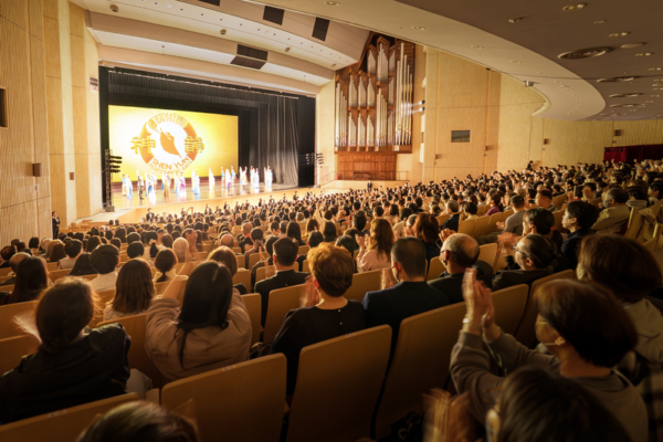 神韻東京大爆滿 議員：真善忍是普世價值