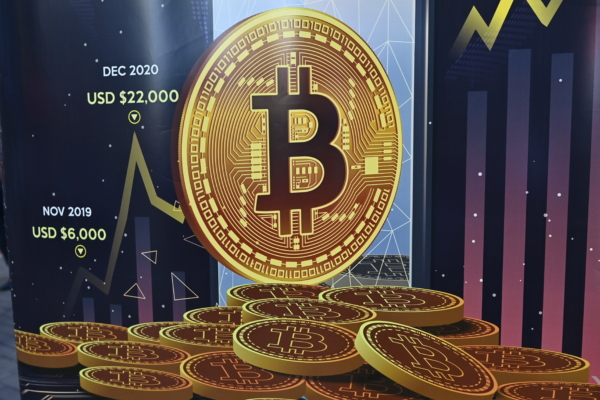 美以空襲後 伊朗交易所加密貨幣流出量激增