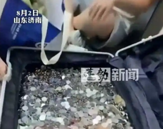糾紛未果 山東業主用3.2萬枚硬幣交物業費