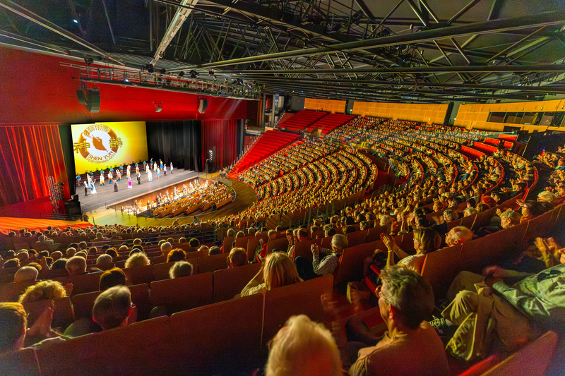 神韻里昂再爆滿 總統安保隊護航 觀眾驚喜