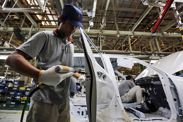 日本汽車配件生產商「愛信精機」、汽車座套廠「豐田紡織」，以及冷氣機設備廠「富士通將軍」正在考慮遷回日本或移至泰國等地。（Getty Images）