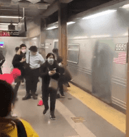 紐約Brooklyn地鐵站槍擊案 警方懸賞5萬捉拿兇徒