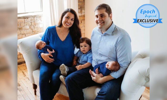 明尼蘇達州參議員朱莉婭‧科爾曼和她的丈夫雅各布，以及他們的三個兒子：同卵雙胞胎詹姆斯和查理斯，以及亞當。（朱莉婭‧科爾曼提供）