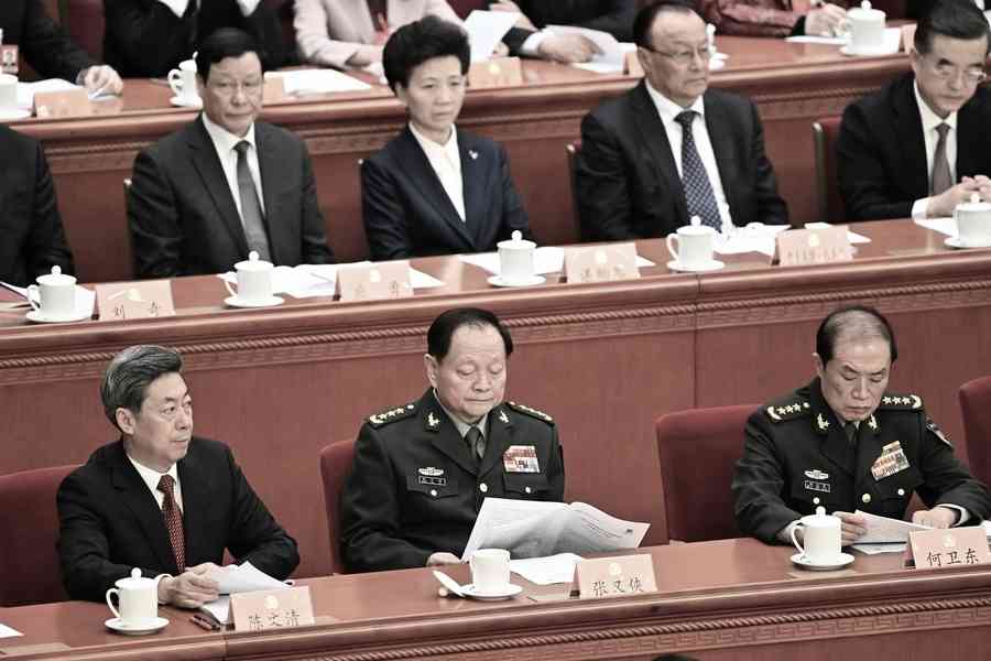 軍方缺席中共政治局會議 專家析內訌後遺症