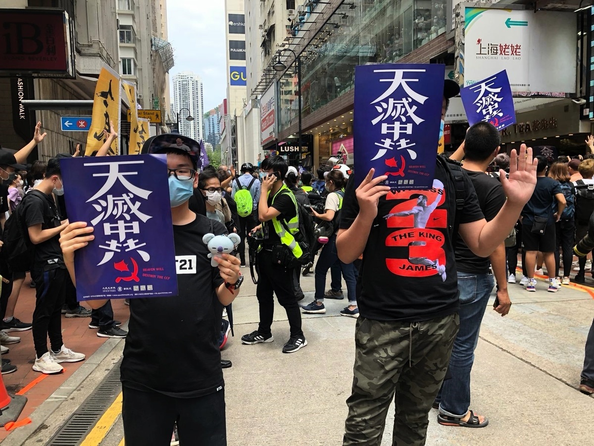 《香港自治法案》的制裁範圍包括破壞香港自由的個人，以及與這些個人有一定數額交易的銀行。圖為2020年5月24日，港人反國安法遊行。（宋碧龍／大紀元）