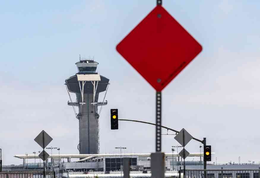 美國政府停擺 空管人員缺勤 逾八千航班延誤