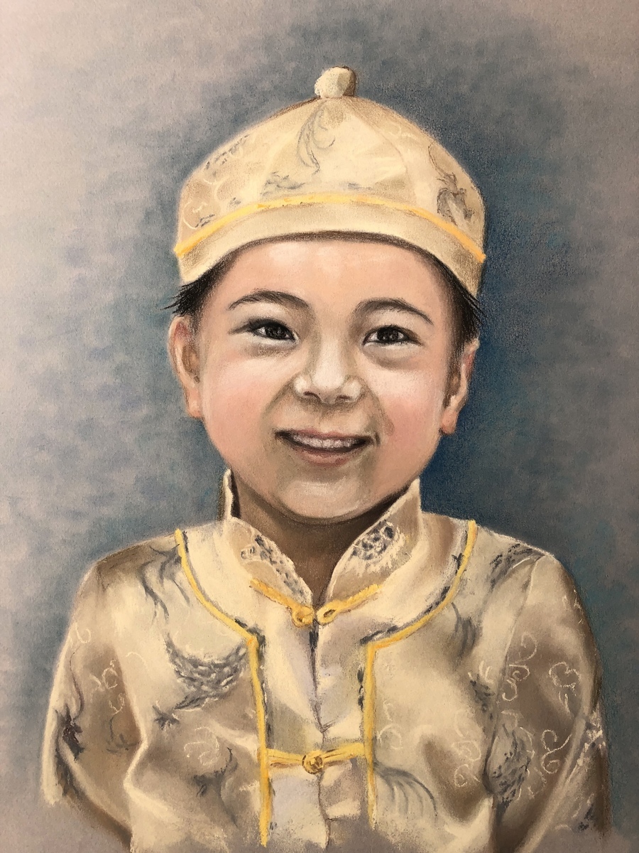 身著傳統服裝的中國男孩，芭芭拉‧謝弗的粉彩畫作。（由芭芭拉‧謝弗提供）