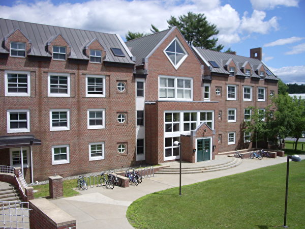新罕州達特茅斯學院(Dartmouth College)的一處宿舍樓。(維基公有領域)